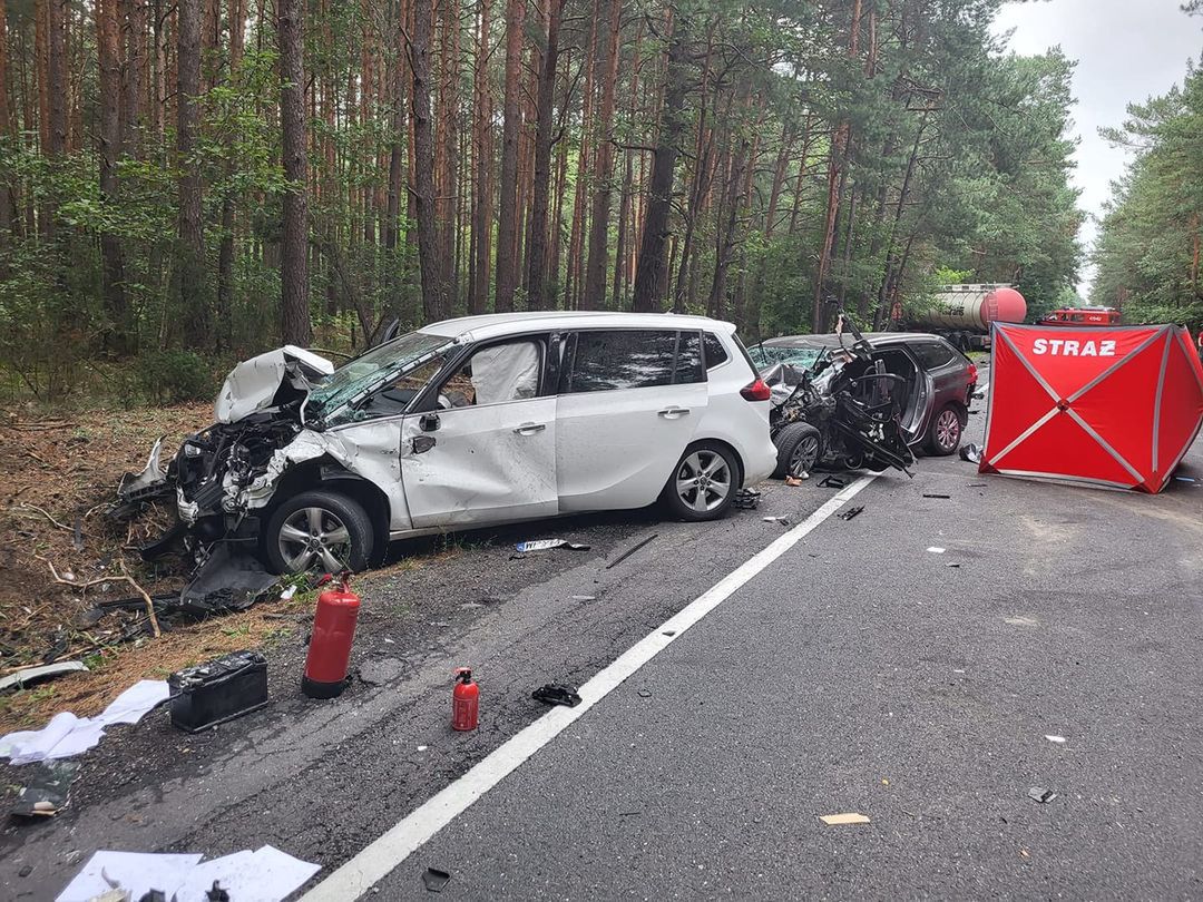 Koszmarne zderzenie trzech aut. Nie żyje 40-latek. Sprawca był kompletnie pijany