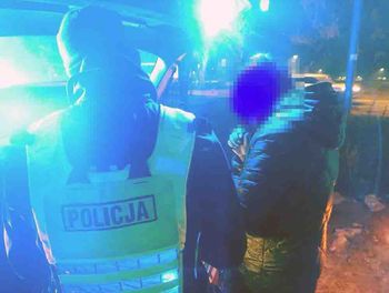 Świebodzin: Pijana jechała po wnuczkę, pijany jechał po choinkę