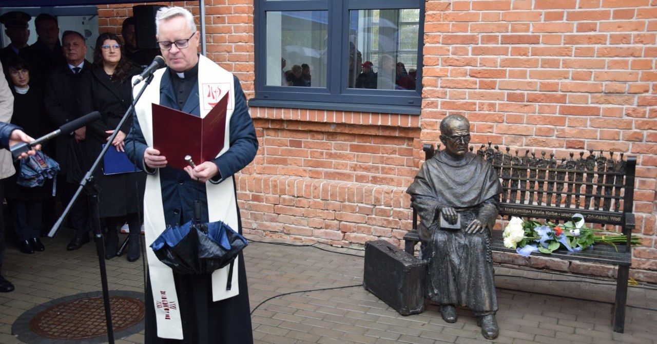 Zduńska Wola: Wyjątkowy pomnik świętego Maksymiliana Kolbe powstał w jego rodzinnym mieście