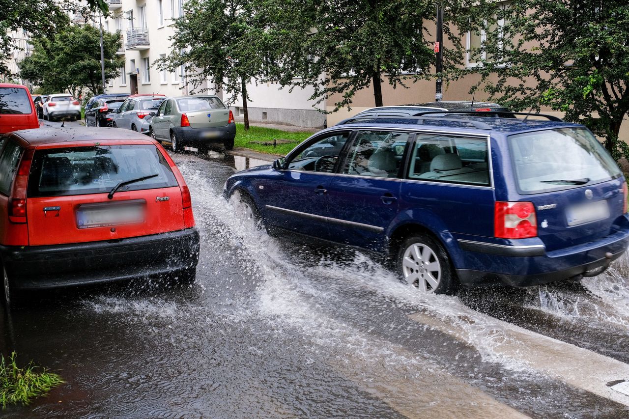 Wrocław. Burza nad miastem. Zalane ulice i utrudnienia. Czekamy na wasze zdjęcia