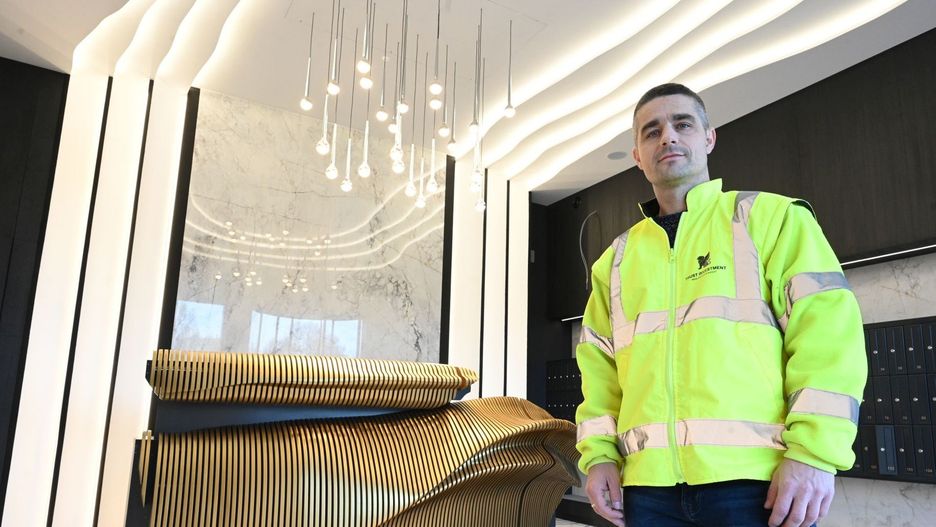 - Projekt wnętrz części wspólnych opracował duet projektantów Paprocki Brzozowski - mówi Paweł Czechowski, kierownik budowy.