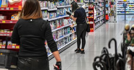 Koronawirus. Wrocław. Sanepid szuka klientów sklepu w Moczydlnicy Dworskiej. Mogą być zakażeni
