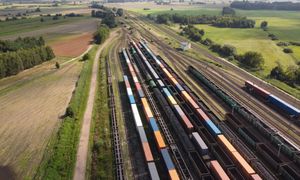 NBP: Polska kluczowym hubem dla dostaw z Dalekiego Wschodu do UE