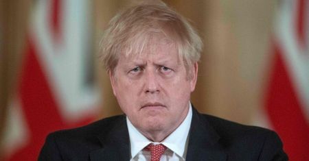 Zakażony koronawirusem Boris Johnson trafił do szpitala: "Ciągle się dusi i kaszle, wygląda OKROPNIE"