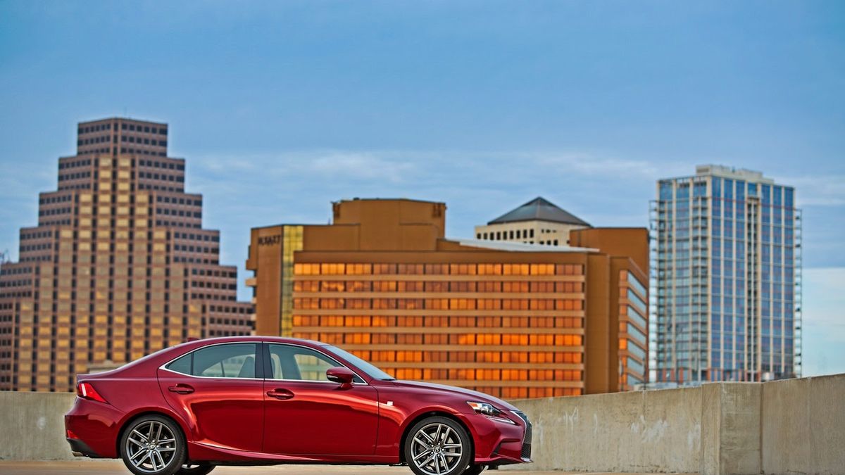 Nowy Lexus IS w pełnej krasie [galeria] 1