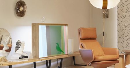 Przezroczysty wyświetlacz OLED wkomponowany w mebel - propozycja Panasonica