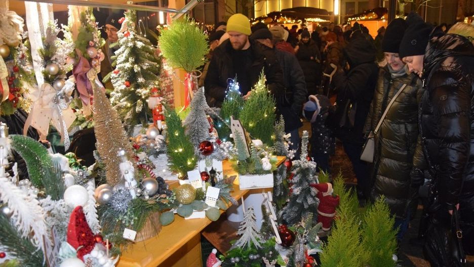 Choinka już się świeci, czyli zaczął się Zduńskowolski Jarmark Bożonarodzeniowy