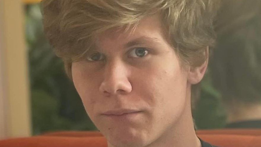 Krzysztof Dymiński zaginął rok temu. Rodzice wciąż szukają syna