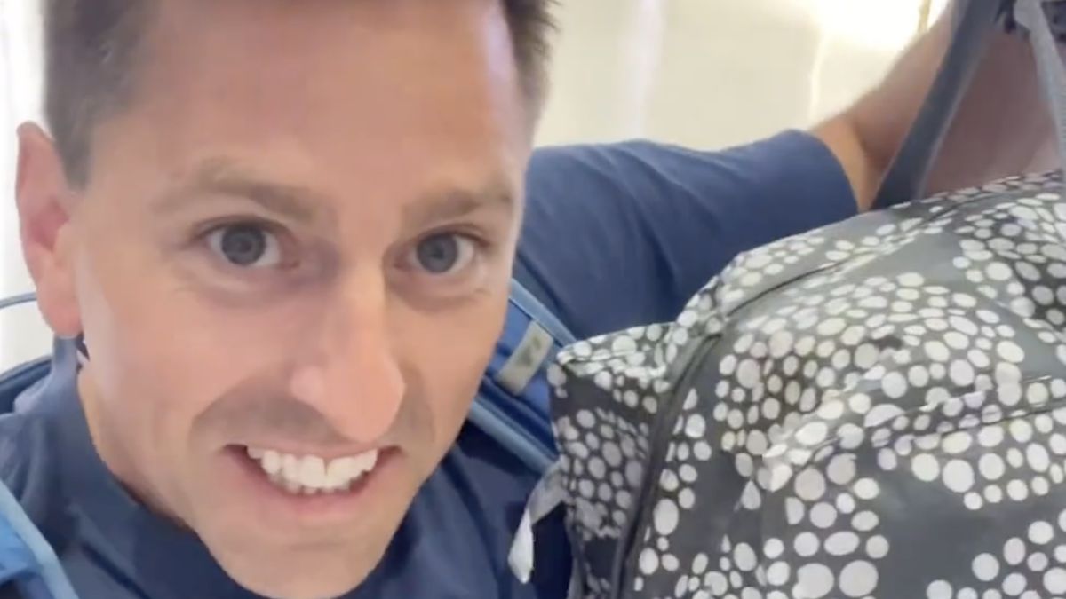 Podróżnik pokazał, jak oszczędza na bagażu