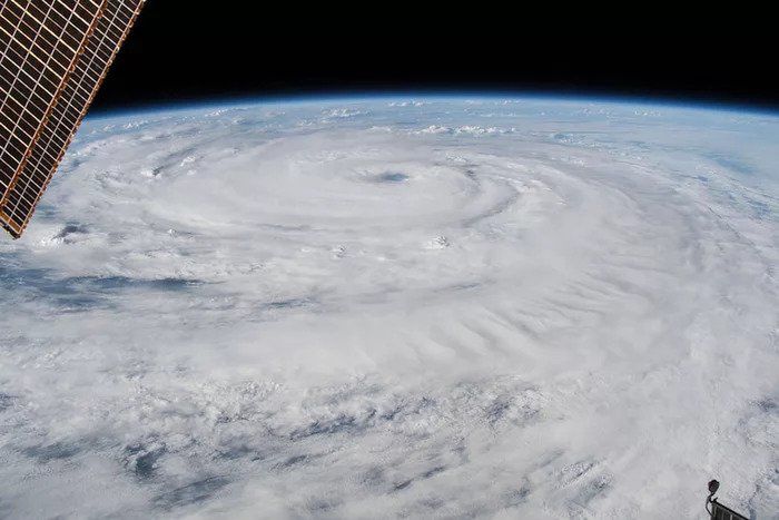 Huragan Florence widziany ze stacji kosmicznej zasłania pół Ziemi 4