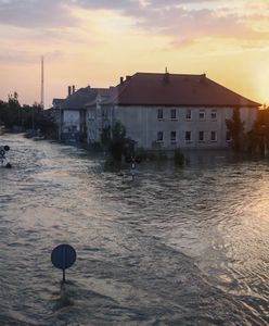 Zwiedzają wały. Apel do "powodziowych turystów"