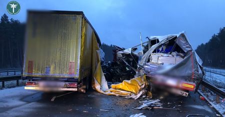 Groźny wypadek na A1. Tak badają przyczyny zmiażdżenia ciężarówki