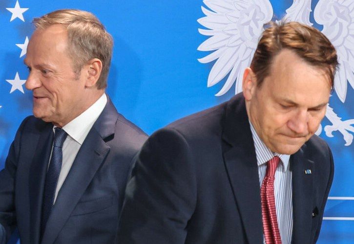 Sikorski zdyscyplinowany. Na "poważnej rozmowie" się nie skończyło