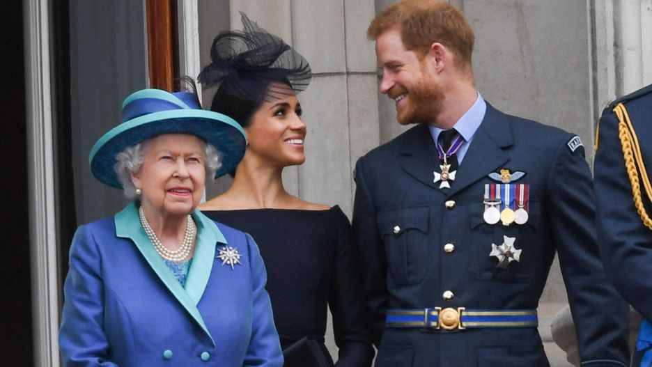 Meghan uczyła się etykiety od Królowej. Nowe informacje o opuszczeniu rodziny królewskiej