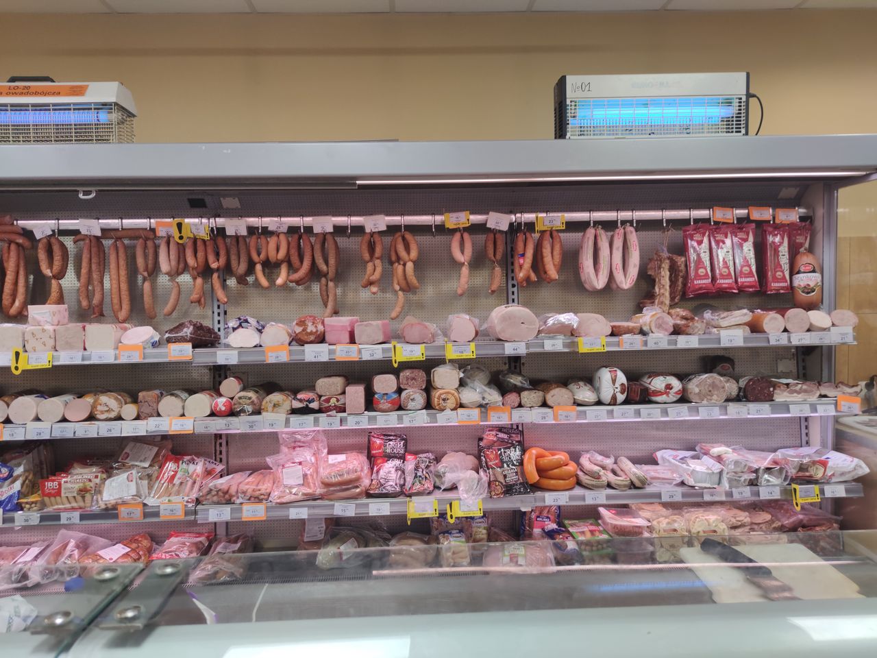 Zakłady mięsne w Europie sprzedają "chore" mięso. Inspektorzy nie mają wątpliwości - mięso