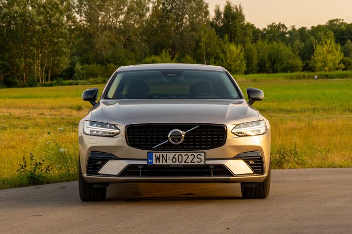 Volvo S90 T8