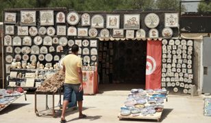 Polacy wracają do Tunezji. Na lotniskach drobiazgowe kontrole, wszędzie słychać jedno: no tourists