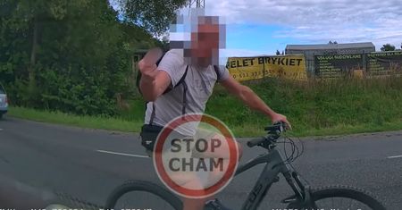 Rowerzysta nagrany. Burza w sieci. "Awanturę to ty zacząłeś"