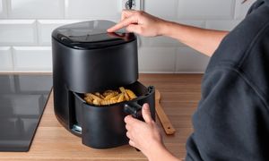Airfryer czy piekarnik? Różnice w kosztach zużycia prądu mogą zaskoczyć