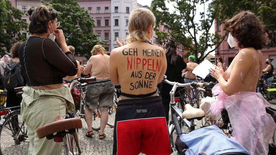 W Belinie kobiety zaprotestowały przeciwko dyskryminacji kobiecych piersi