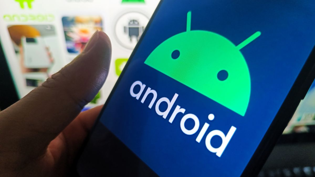 SUQIAN, CHINA - JUNE 28, 2026 - A netizen is using his mobilephone to view Android logo and using his computer to view Android webpage in Suqian, Jiangsu, China on June 28, 2026. (Photo credit should read CFOTO/Future Publishing via Getty Images)
