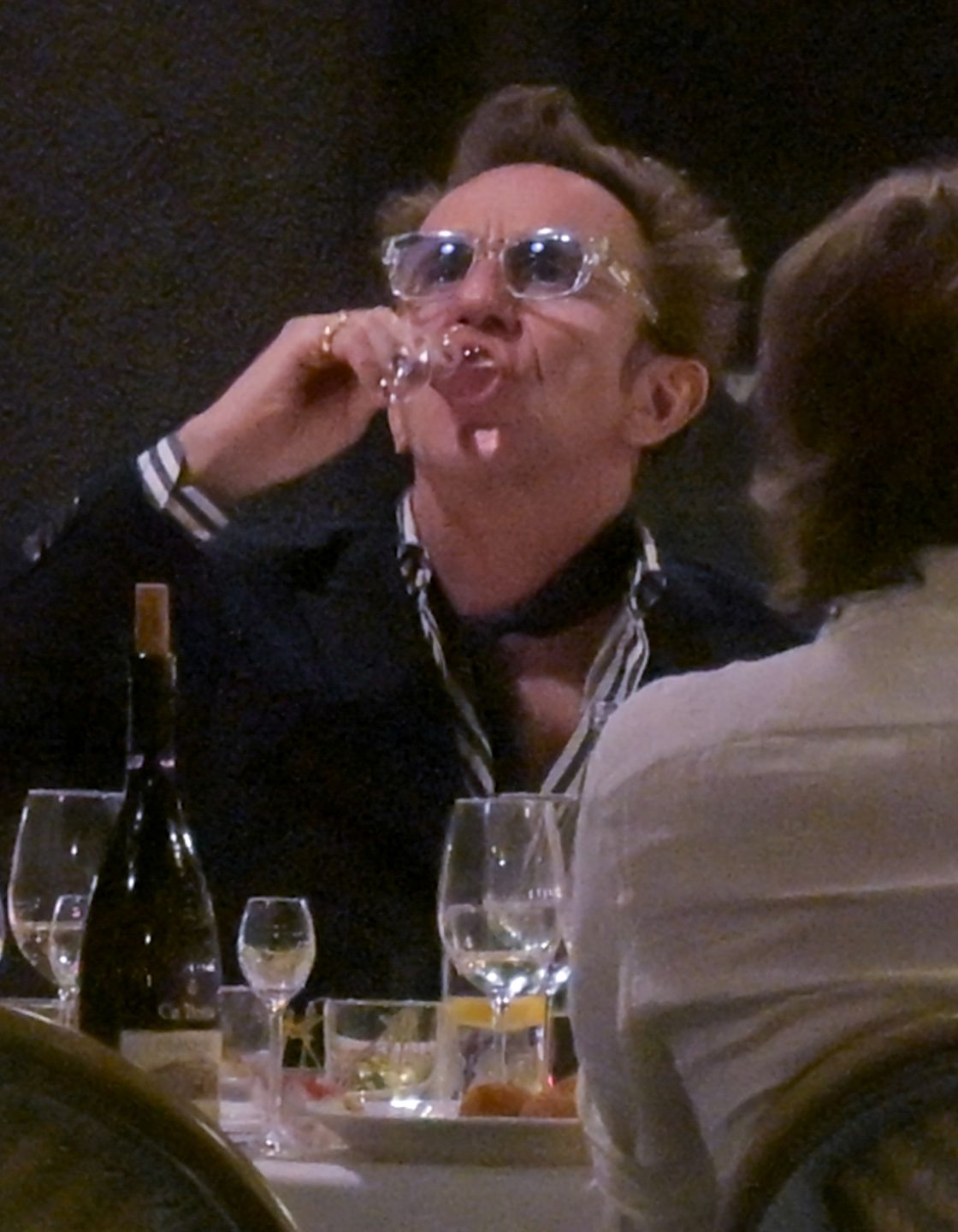 Paweł Wilczak i Maria Niklińska bawią się razem w restauracji