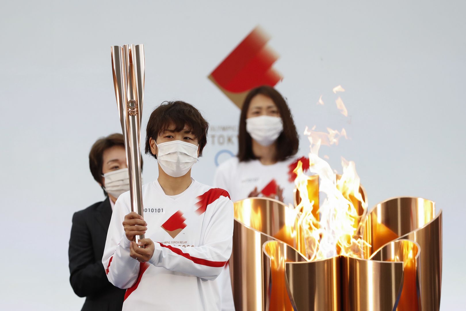 Igrzyska w Tokio. Biegacze już niosą ogień olimpijski