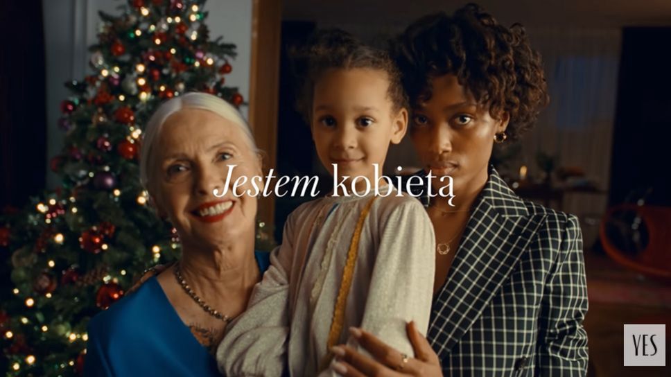 Ocenzurowana reklama z Katarzyną Zillmann i Julią Walczak