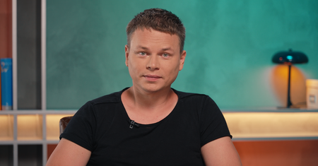 Premier wymienił go wśród gwiazd polskiego AI. Królewski odpowiada