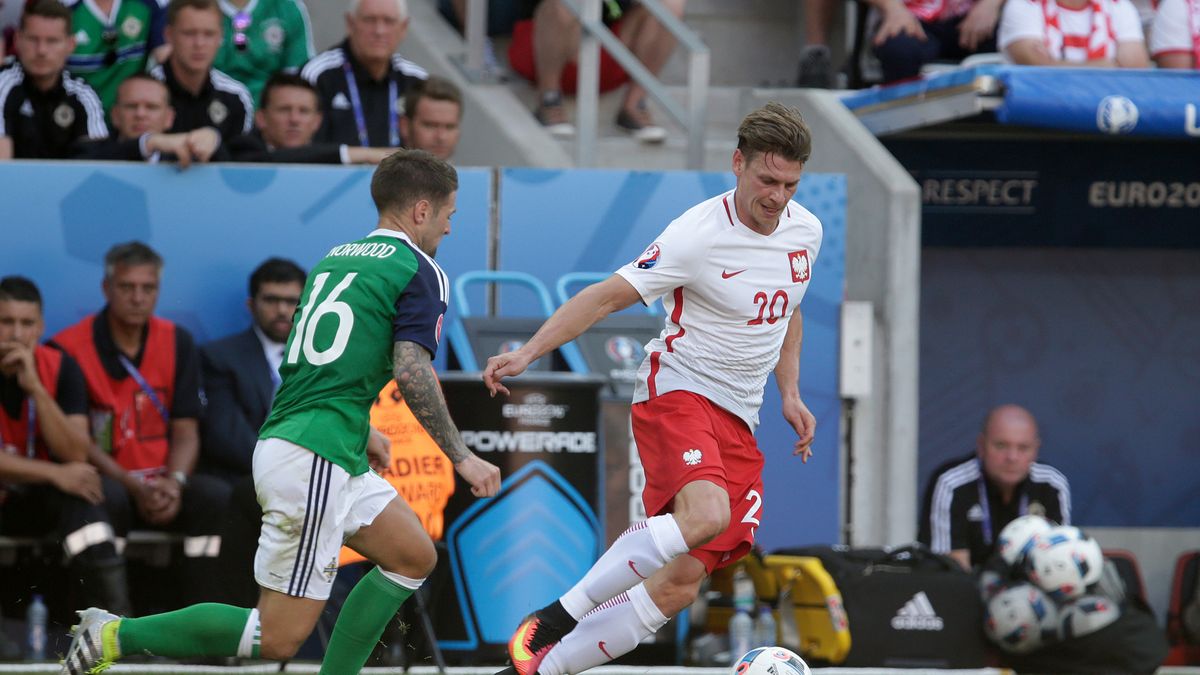 , FRANCE - JUNE 12: (L-R) Oliver Norwood of Northern Ireland Lukasz Piszczek of Poland  during the  EURO match between Poland  v Northern Ireland  on June 12, 2016 (Photo by Eric Verhoeven/Soccrates/Getty Images)