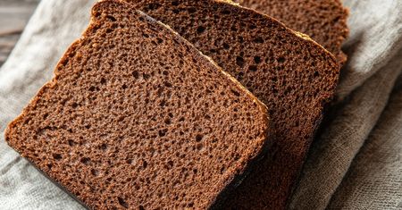 Polacy nie zwracają uwagi w sklepie. Uchodzi za najzdrowszy chleb na świecie