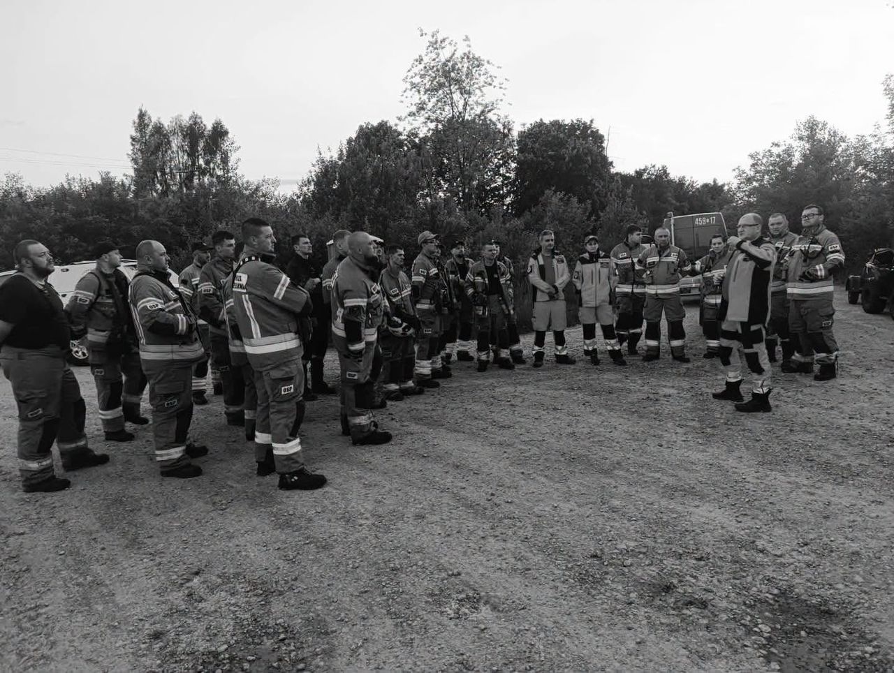 Tragiczny finał poszukiwań 75-latka z Ostrowca. Ciało znaleziono w lesie za Gutwinem