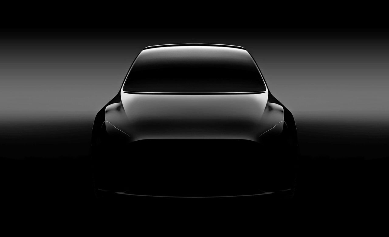 Tesla dalej traci pieniądze, więc Musk sięga po sprawdzoną broń. Mówi o Modelu Y