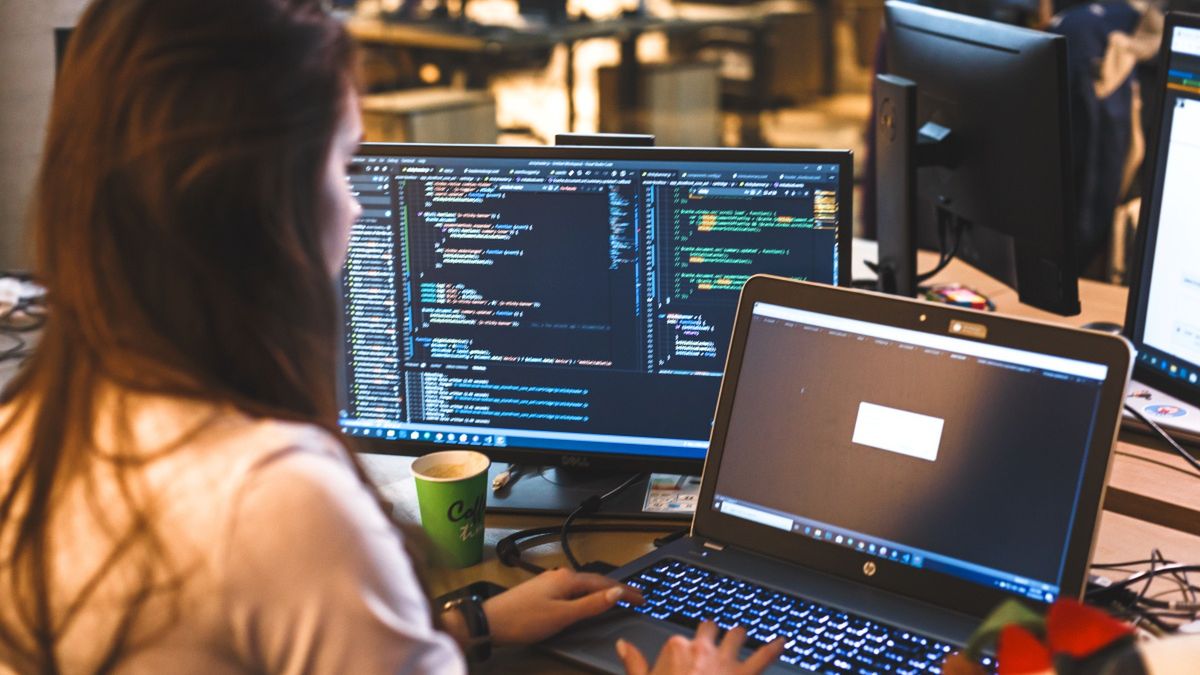 kobieta, praca, komputer, programowanie