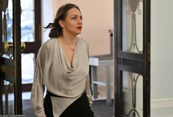 Internauci oburzeni. Posłanka KO przywiozła "dary" do DPS