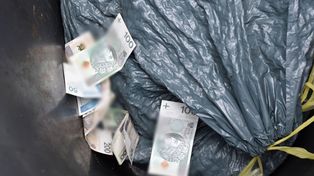 Brzeg: Uciekając, wrzuciła skradzione pieniądze do śmietnika