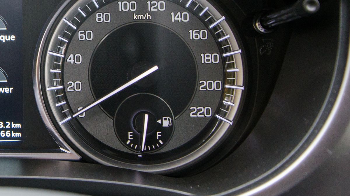 prędkościomierz, strzałka, paliwo
