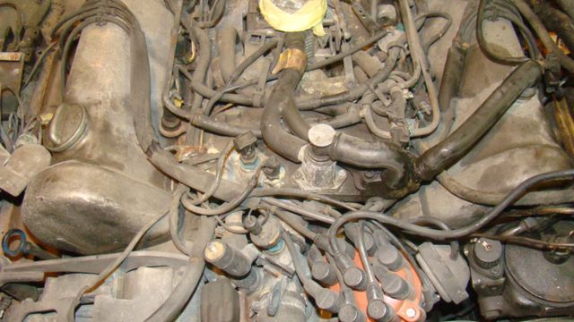 Mercedes 450 SL (R107) - wyjęcie silnika 1