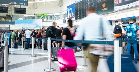 Wizz Air nie wpuścił do samolotu 95 podróżnych. Skandal na lotnisku