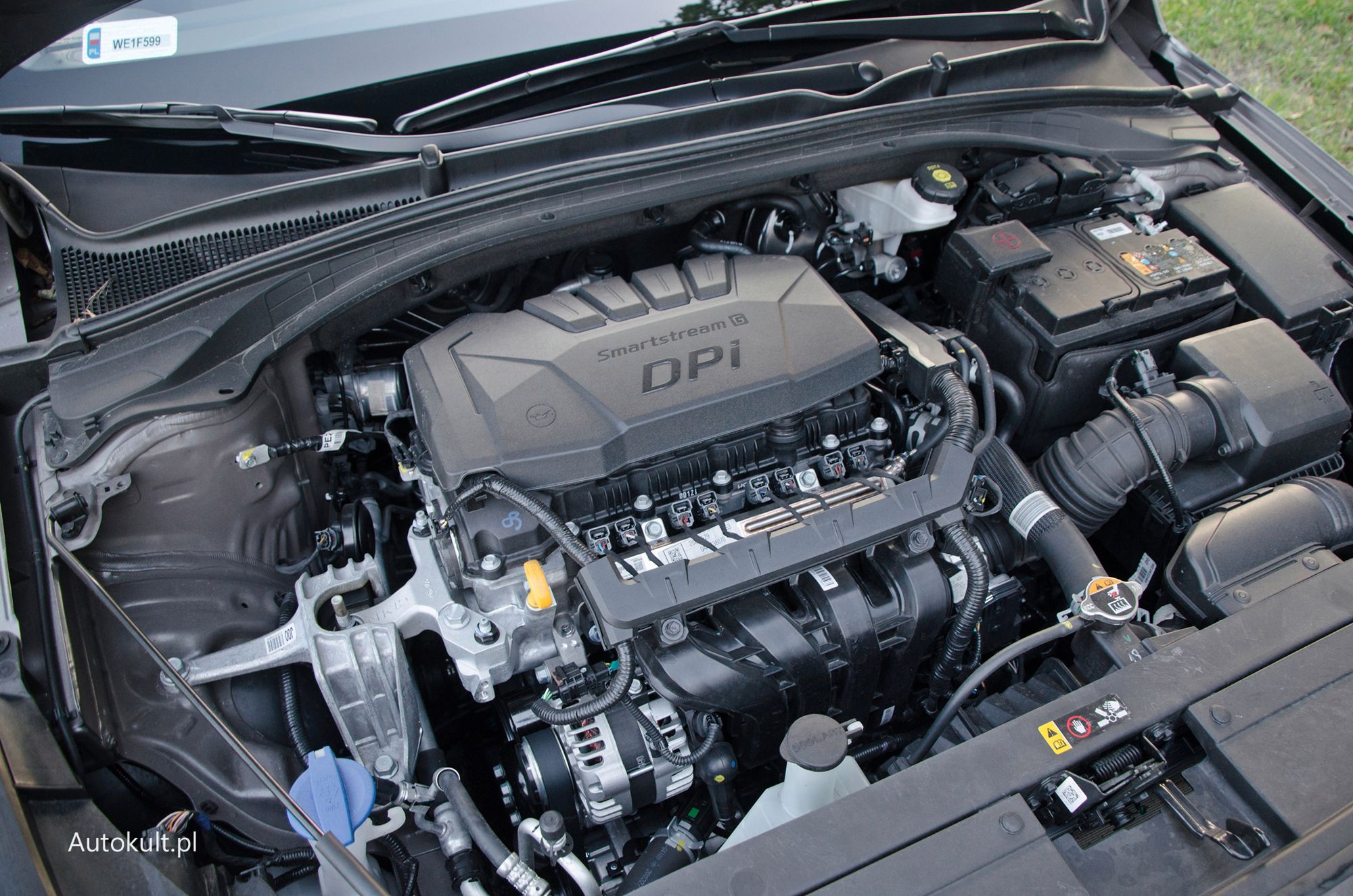 DPI to skrót od Dual Port Injection, co można przetłumaczyć na dwuportowy wtrysk paliwa. Na zdjęciu widać po dwa wtryskiwacze na cylinder.