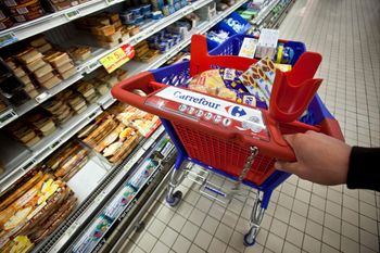 Hitowa akcja wróciła. 7 tys. koszyków niespodzianek w Carrefourze