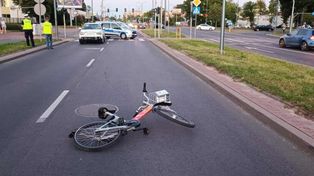 50-latek potrącił 19-latka jadącego na rowerze. Rowerzysta w ciężkim stanie