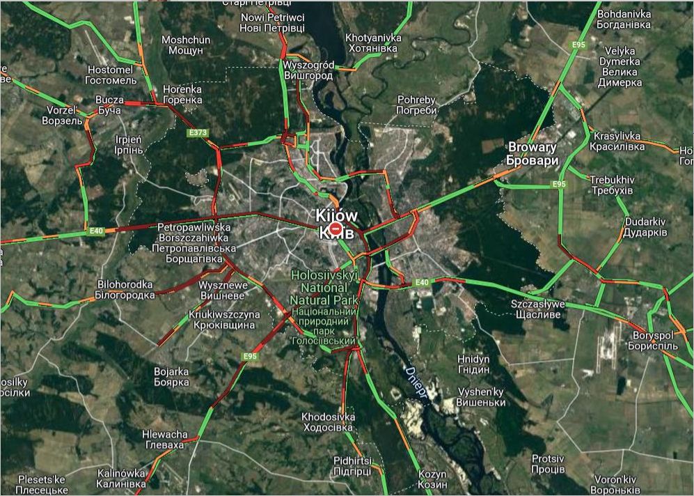 Mieszkańcy uciekają z Kijowa