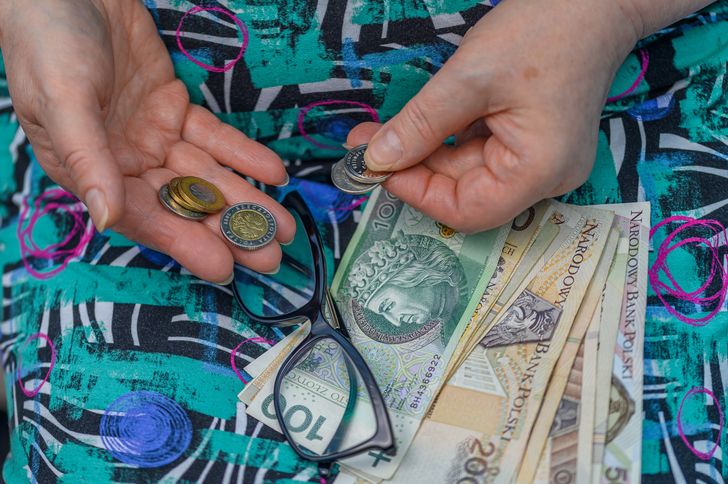 Masz 60 lat? Koniecznie wyrób tę kartę. Zniżki będą znaczne
