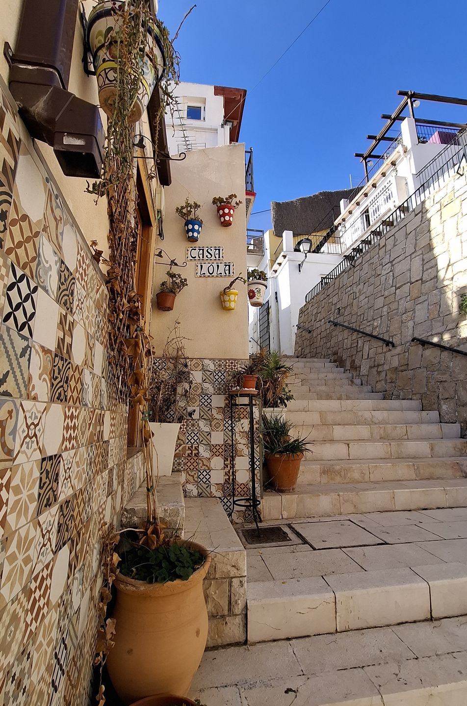 Barrio de Santa Cruz zachwyca na każdym kroku