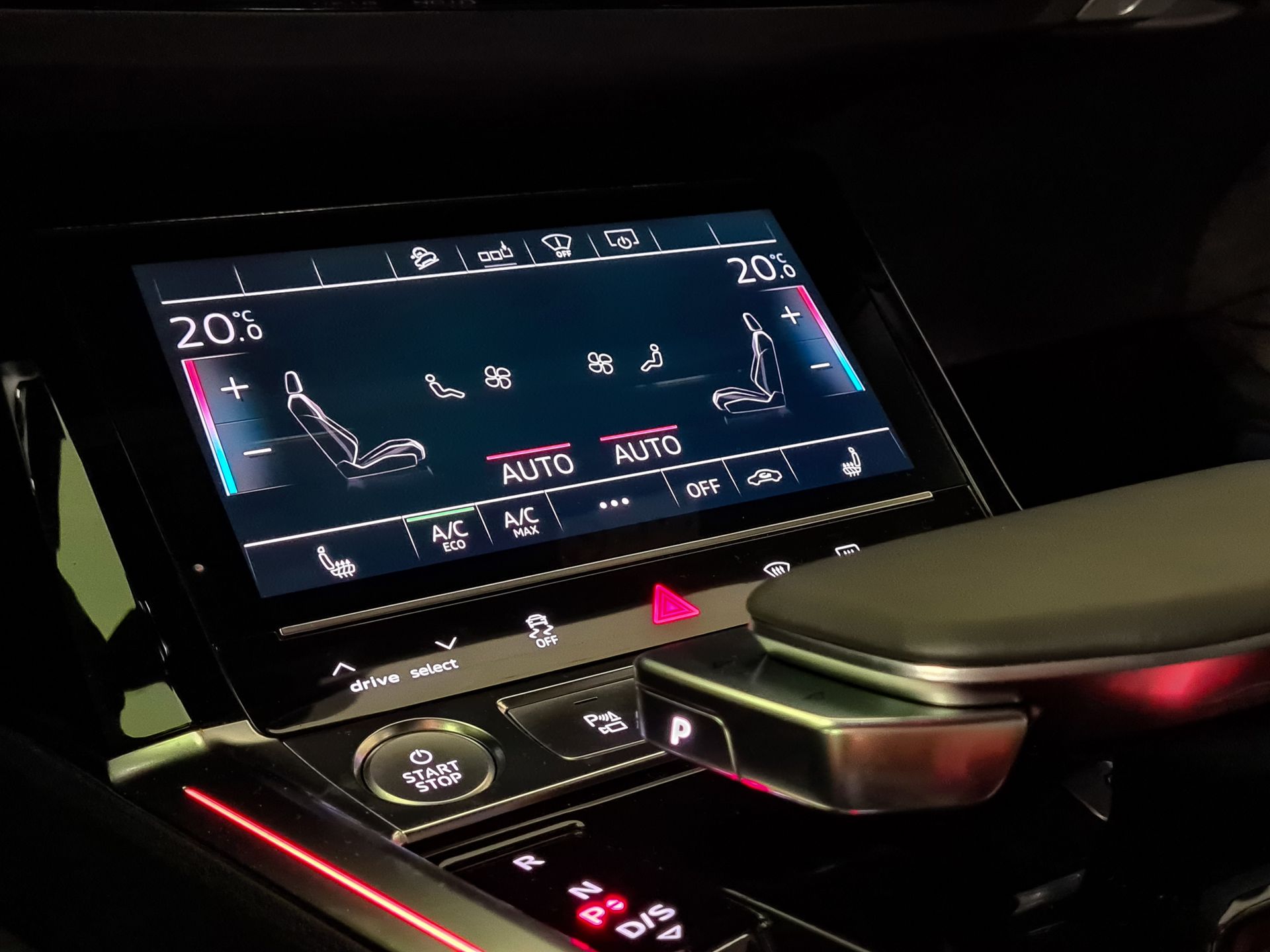 Audi e-tron Sportback: Wirtualne lusterka, Audi Charging Service, system i kamery 360 stopni z 3D 27