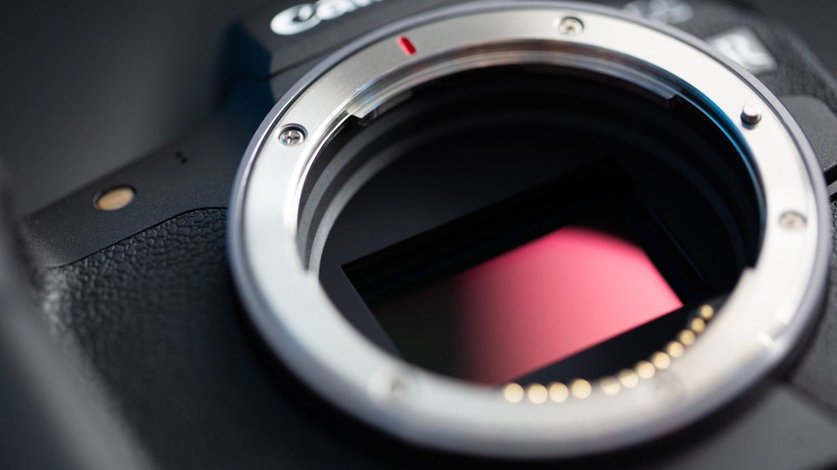 Czy Canon pokaże EOS-a R w wersji z matrycą APS-C? 1