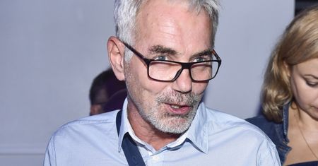 Robert Janowski z rodziną szydzi z Rydzyka. "Stary, gruby kawaler w sukience"