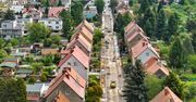 Legnica: Trzeci etap prac na ul. Słonecznej. Drogowcy układają nowe chodniki