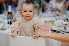 Dziecko w restauracji. Jak zorganizować pierwsze urodziny dziecka poza domem?